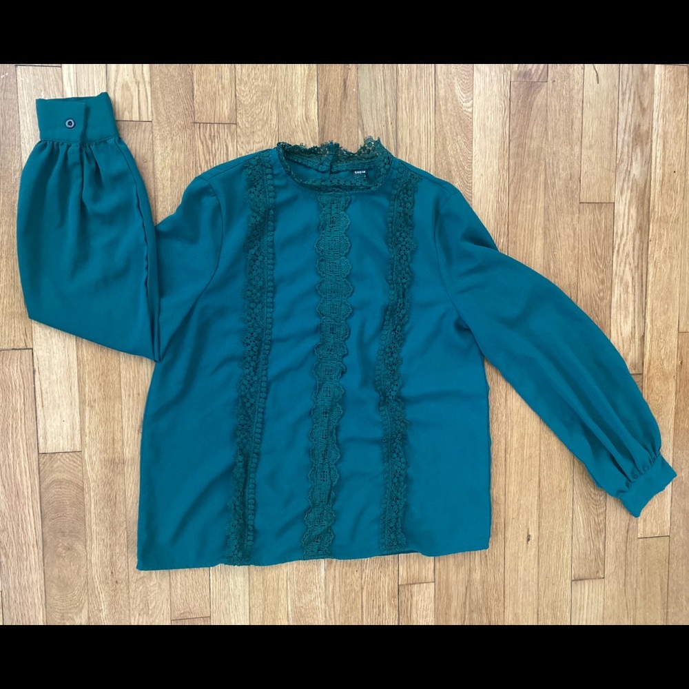 Never worn SHIEN blouse. It’s a lovely teal/green. Perfect for holiday time.